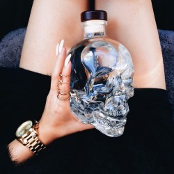 outfitmadestyle:  Skullie Vodka Bottle (available at Outfit Made) 