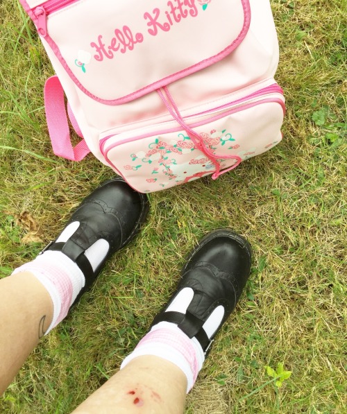 girl–cat:  Ready for school 🎒🍭  (But not really because I’m just going to the doctor)
