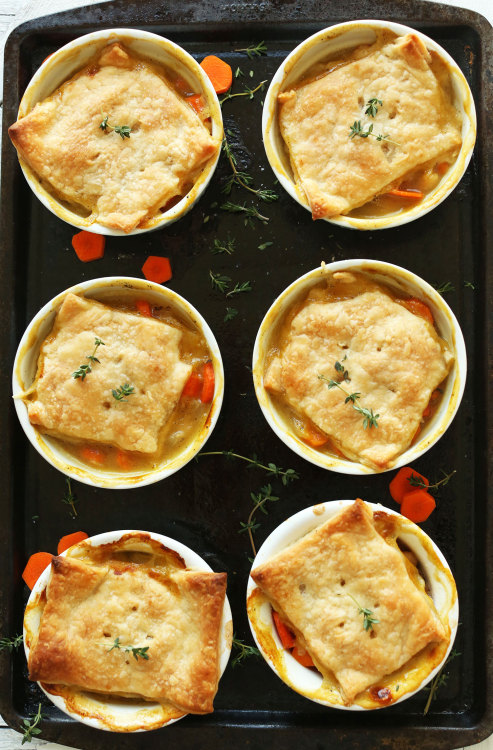 justfoodsingeneral: Thyme &amp; White Bean Pot Pies“10-ingredient vegan pot pies infused w