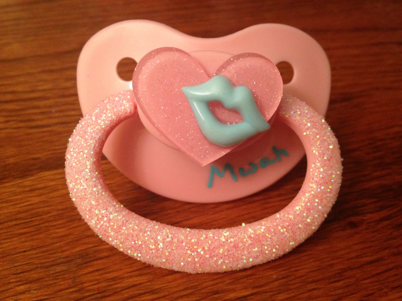 littlebabybigplaypen:  I hope you like these! 🙈🎀  (www.littlebabyBigPlaypen.storenvy.com)
