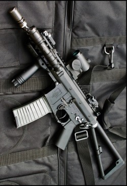 weaponslover:    Knights Armament KA PDW rifle.What a beauty!
