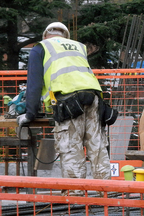 Always gets me hard seeing a builder working on site in some well used camo trousersLooking for pics