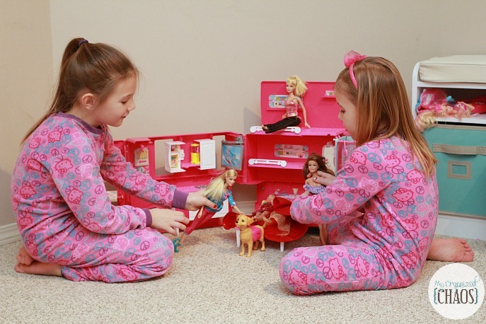 The Dynamics of Twin Play | #BarbieProject
Tammi observed her twins playing for a day andlearned that when it comes to playing with Barbie dolls, they choose to play together. Read more: http://bit.ly/1yJjisr