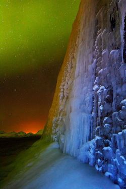 djferreira224:  Frozen Northern Lights in Norway by Silvia y Juan Siju