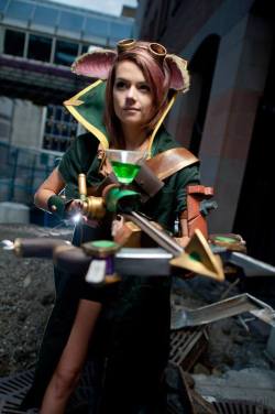 kamikame-cosplay:    Genderbender Twitch from League of legends by  Auro Cosplay  Photos by baronkarza