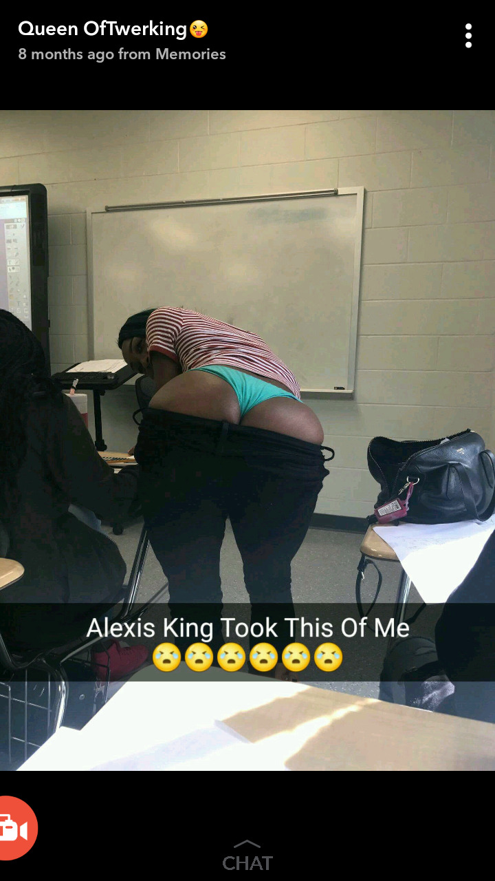 pdd5814:  bigslikk50:  thotpage2k:  Jordan 🤤😍🍫 more of her coming 💦😩