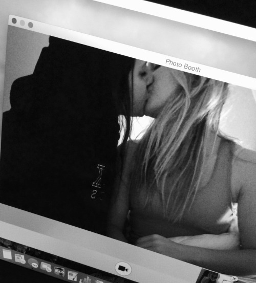 gayestlesbian:  👭 