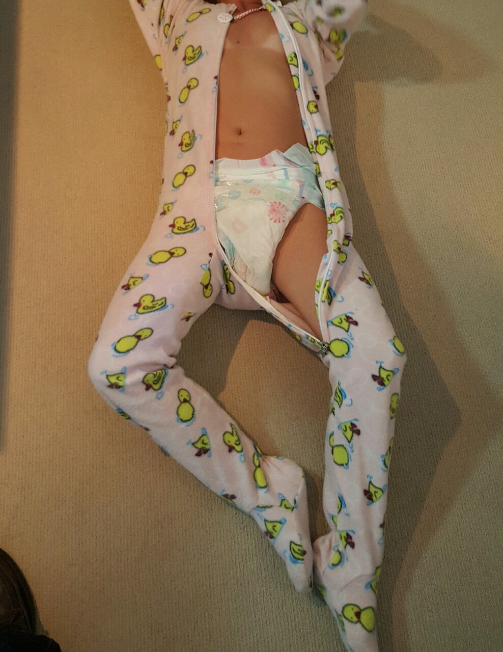 diapers4eva:  qld-daddy:   After gracie’s nap she had some lunch and a bottle of