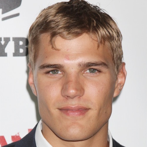 famousnudenaked:  Chris Zylka Frontal Nude adult photos