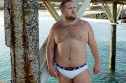 chubbyaddiction:  God, he’s hot as hell…