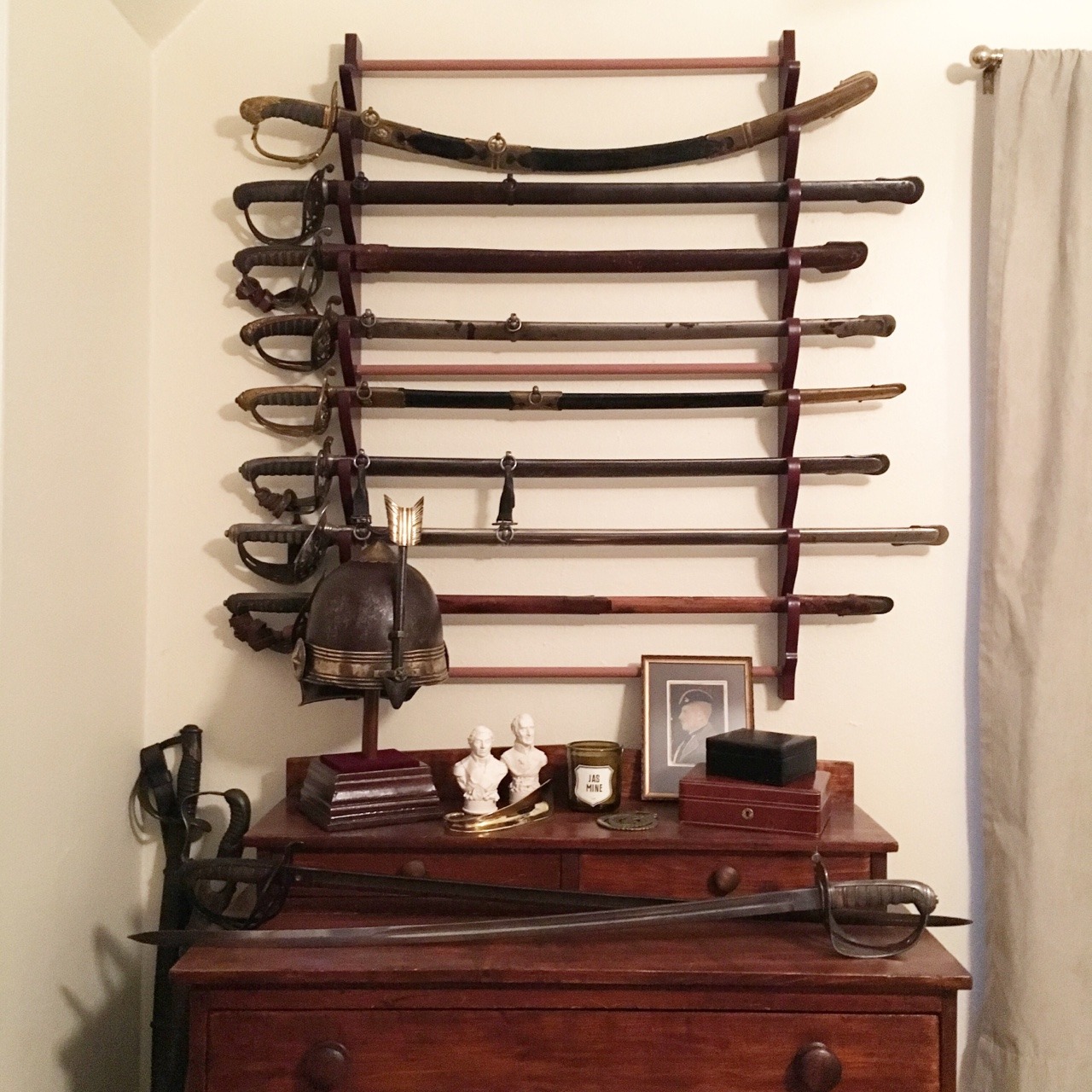 victoriansword:  I finally got a helmet stand!