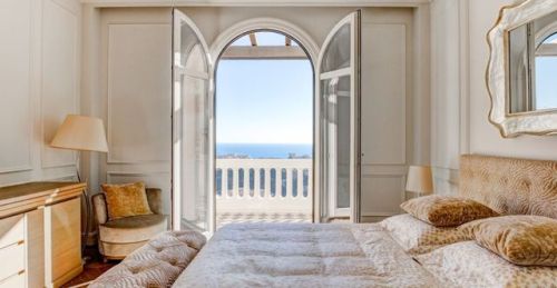 Bourgeois Apartment Overlooking the Rock of MonacoPerched in the hills of Monaco, in the Jardin Exot