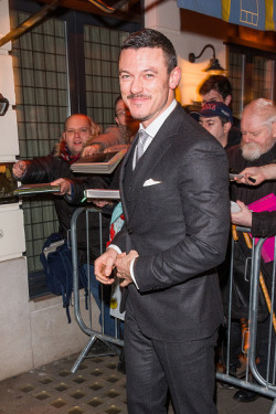 sziszko86:  [Luke Evans arrive the Weinsten