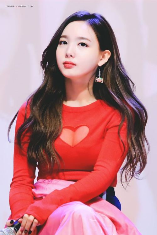 TWICE - Nayeon and her heart. YouTube Channel for Kpop