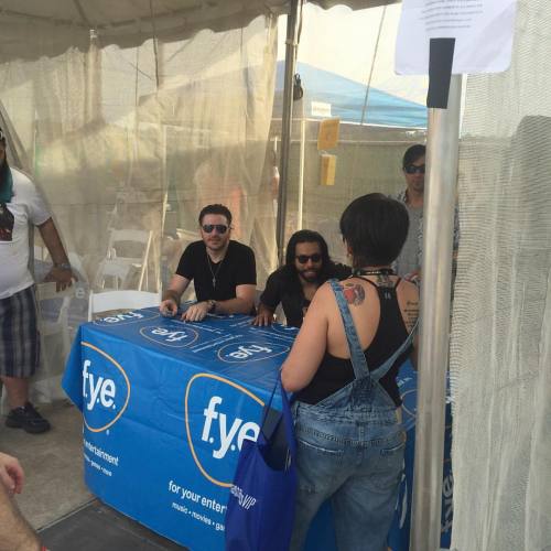 Pop Evil at the autograph booth. @welcometorockville @popevil @savnjoe1 (at Metropolitan Park)