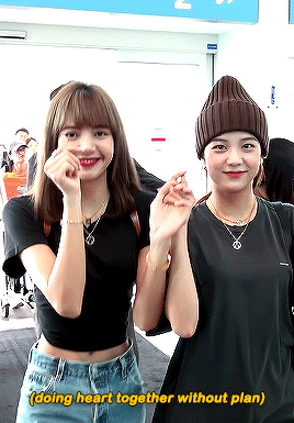 jisooq:they are connected.