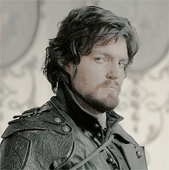 madeinwonderlnd:the queen … … .  i s   w i t h   c h i l d.#athos’ face #oscar worthy