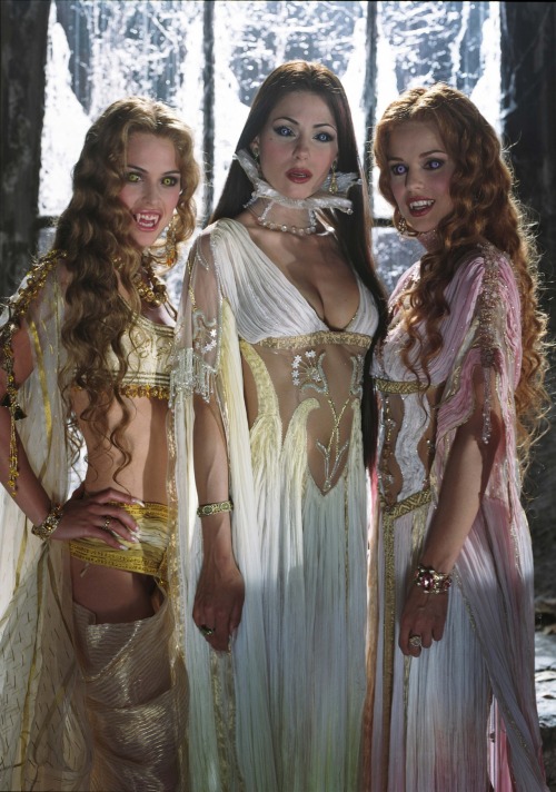 i-alwayslikedstrangecharacters:Dracula’s Brides