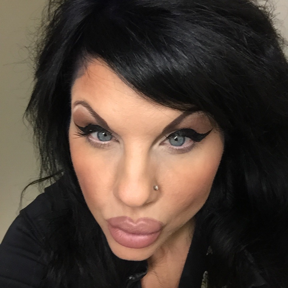 b1mb0fuckd0lls:I feel like so sexy with my bimbo lips can’t wait to get more injections