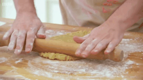 Celebrity Bake Off With Michael Sheen And His HANDS