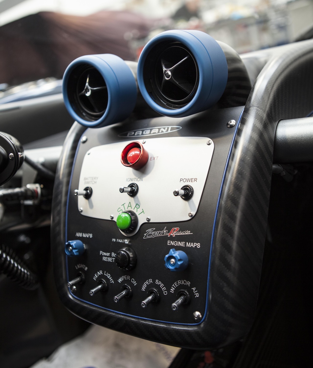 itcars:  Details: Pagani Zonda Revolucion 
