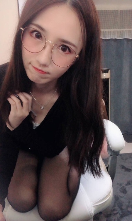 beilaxiaojiejie: 来我的补习班,今晚开课 这么多姿势就怕你的身体受不了呢☺️