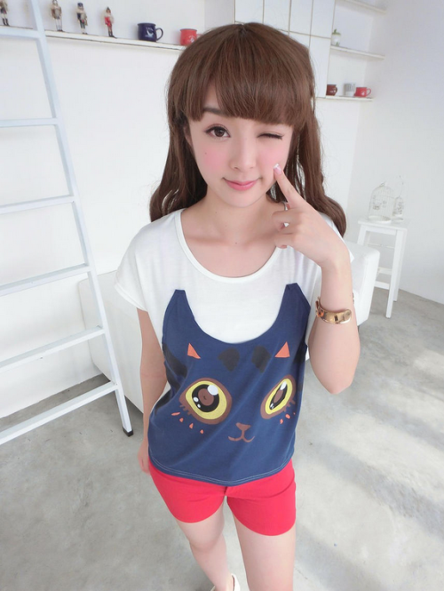 59 Seconds - Cat Print T-Shirt
http://www.yesstyle.com/en/59-seconds-cat-print-t-shirt-blue-one-size/info.html/pid.1035924652