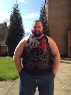 bigbullboss:  bigbullboss:  misterbeaverhousen:  chubb420:  misterbeaverhousen:  Enjoying a rare sunny day in Scotland  Sexy  :)  Missing the sunshine now  Share daddy’s post !!