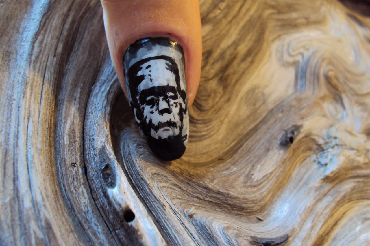 chrissynailart:  These are the 2nd part of my horror movie nails. This is The CLASSIC