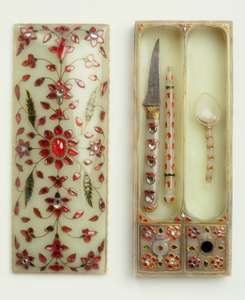 Pen box and utensils for the preparation of pens and ink, 17th century. Jade, rubies, emeralds and d