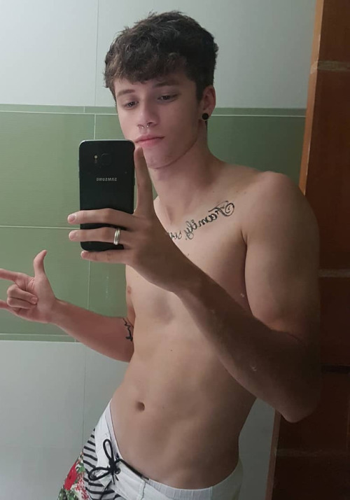 https://horniboisteenbois.tumblr.com/post/169736634568