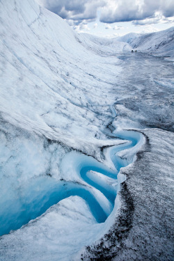 eartheld:  glxciers:  Alaska... a team ice climb-9945 |  ( By: Wanderingcomet )  x