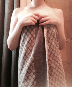 pervertedmermaid:  This week I have my shit together enough to post a shower edition of topless Tuesday on a Tuesday 🙌