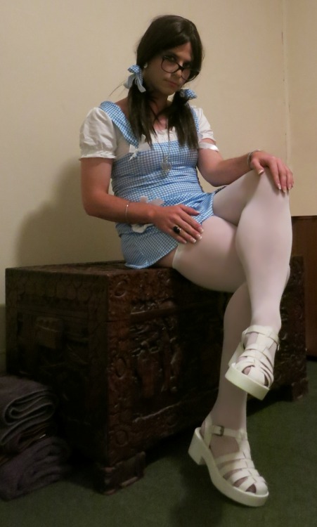 leicester-sissy:  charlotte-periwinkle:  Happy Halloween!  Wow such a cutie!!!