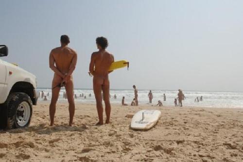 naturistcouples:  Love that! 
