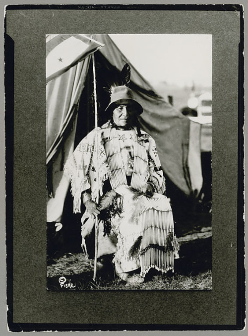 Moving Robe Woman - Hunkpapa heroineMoving Robe Woman (1854-1935) was a Hunkpapa Lakota woman who fo