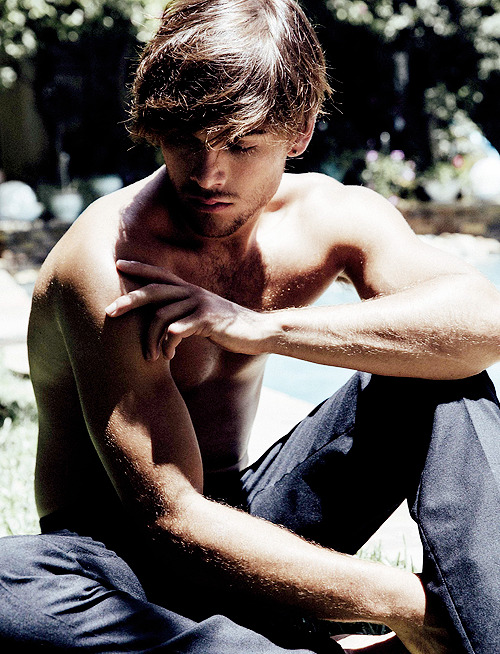 dylansprayberries:  dylan sprayberry for da man magazine  