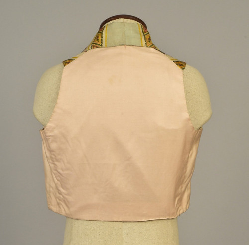 historicaldress:GENTLEMAN’S SILK BROCADE WAISTCOAT, 1810Cream silk twill with a polychrome floral br