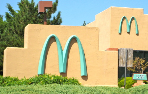 bl4ckvamp:its her first day please be kind to herI was at that McDonald’s in Sedona Arizona. The onl