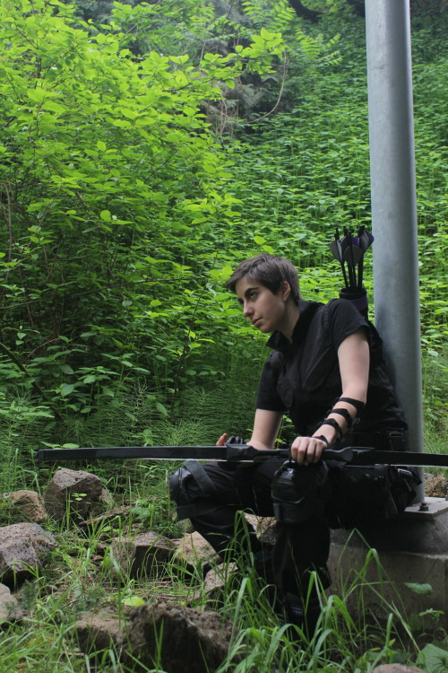 veliseraptor:The hawk in his natural habitat. cosplay: ameliarating as black ops Hawkeye (Clint