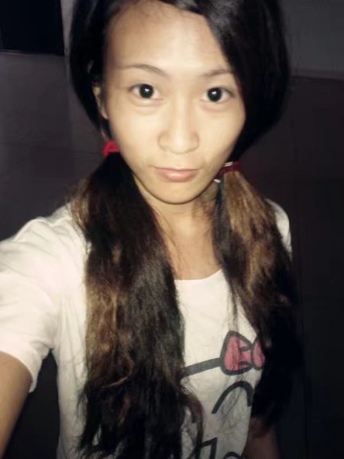 xiaonuobaobao: 媳妇这张清纯的脸，性感的小嘴早晚会成为最美的小便池，以后也不需要什么护肤品，男人的尿液精液就是最好的护肤品。当然天下没有免费的午餐，撒尿5毛，射精倒贴5毛