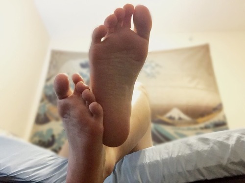 sexualchoke: Relaxing weekend staying off my feet