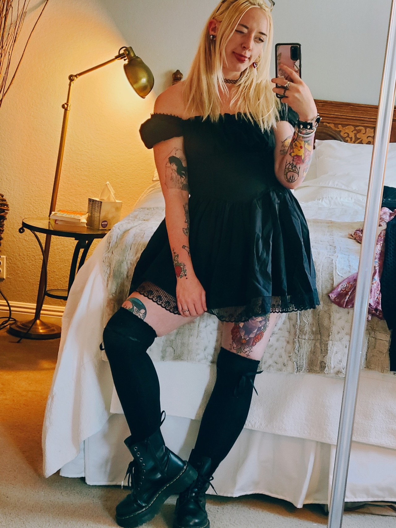 spacetacular-deactivated2022110:🦇🕸🌑 would u lick my boots ? :3c