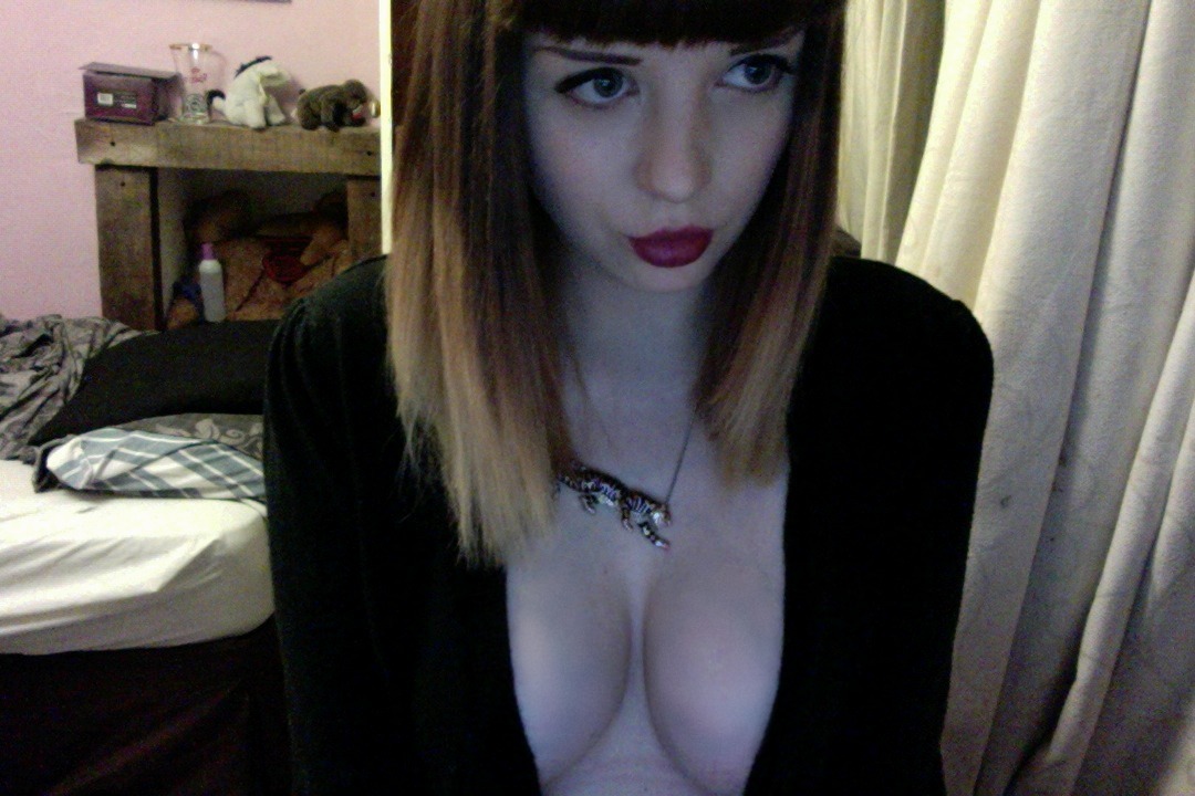 li0nsback:  i always look so fucking happy 