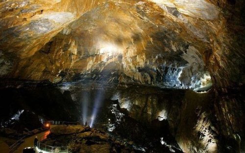 The super impressive La Verna cave in Urdatx-Santa Grazi (Zuberoa), which we’re willing to vis