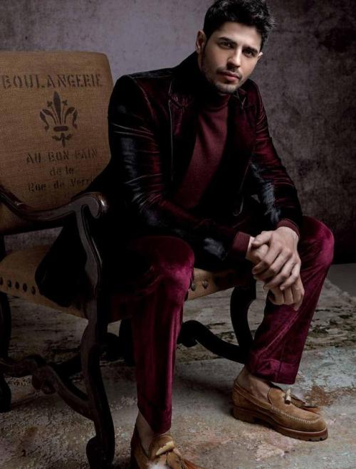 bollywoodhqs:Sidharth Malhotra for Elle Man from Elle India November 2017 Issue