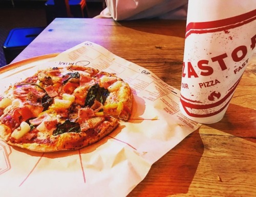 Pizza Time #pizza #topping #Newcastle #pizzastorm #vimto #food #instagood #instaswaggy (at Pizza Sto