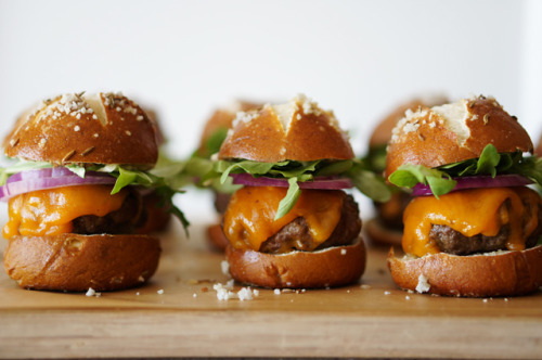 food-everybody-loves:   Click here to see more 