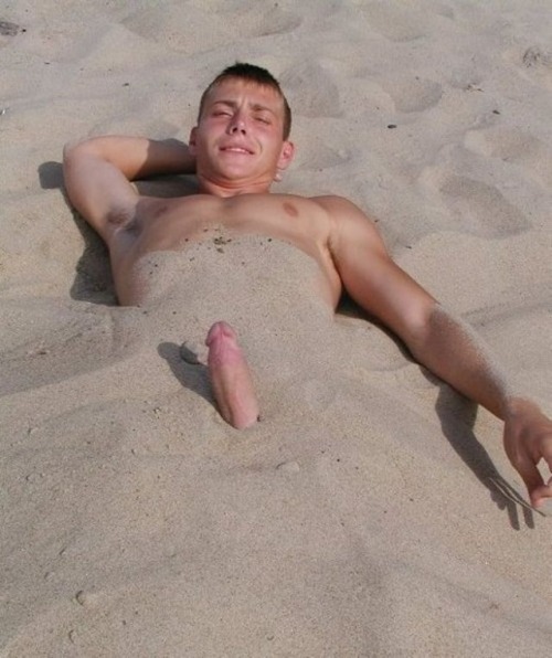 gaynudistcocks:  Be proud of your cock and show it in public: Exhibitionists have more fun in life!  Souvenir d'été sur la plage :o)