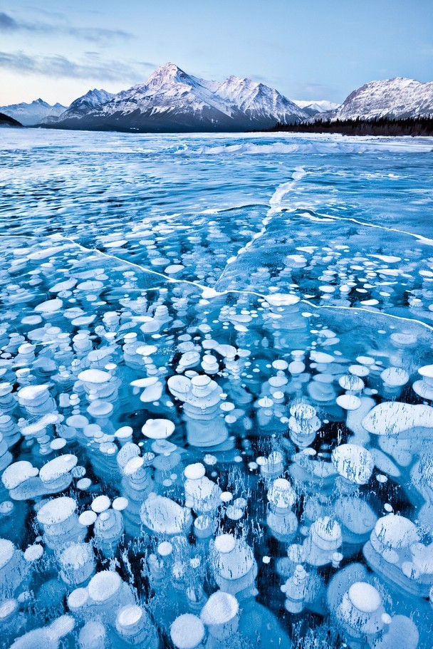 atlasobscura:  Frozen Bubbles on Abraham Lake by landscape photographer Emmanuel